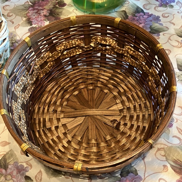 FIVE Beautiful handwoven BASKETS - Picture 11 of 15